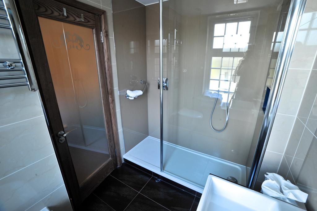 Frensham Pond Country House Hotel & Spa ฟาร์แนม ภายนอก รูปภาพ